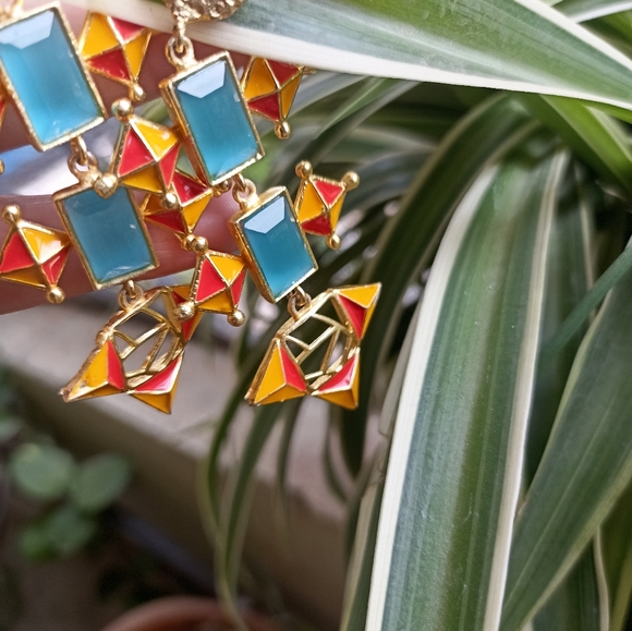 Handmade gold platted stone studded drop earrings - Picture 7 of 12